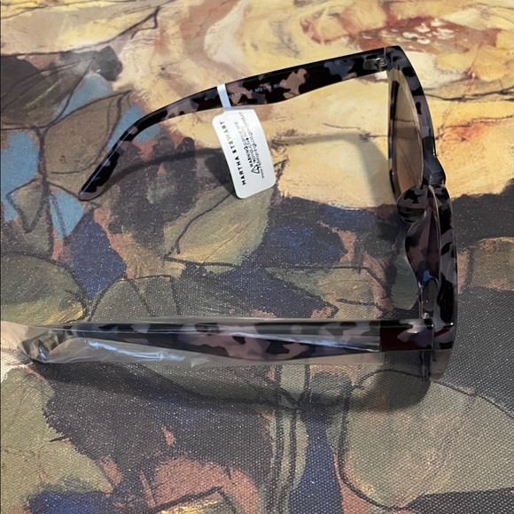 Sunglasses main image 4